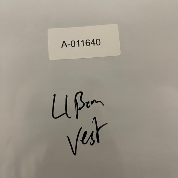 L.L.Bean Puffer Vest Womens Medium Yellow Green Quilted Insulated Zip Pockets - Picture 9 of 9